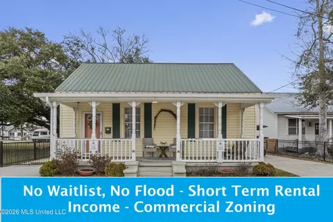 1705 Government St, Ocean Springs, MS 39564
