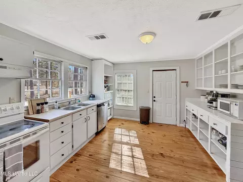 Kitchen - 1699 White Rd, Florence, MS 39073 photo 1 of 2