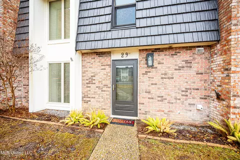 527 Front Beach Dr #29, Ocean Springs, MS 39564