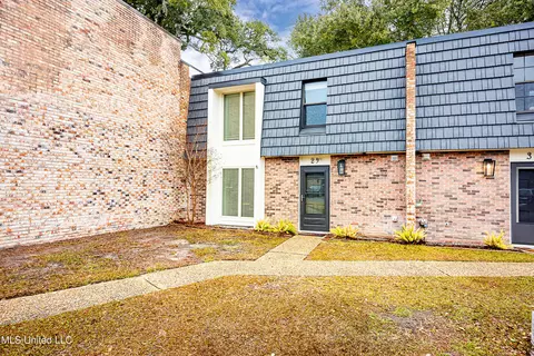 527 Front Beach Dr #29, Ocean Springs, MS 39564