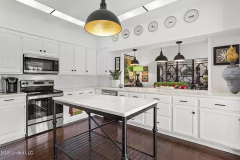 Kitchen - 803 Meadowbrook Rd, Jackson, MS 39206 photo 3 of 5