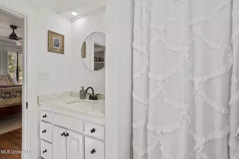 Bath - 803 Meadowbrook Rd, Jackson, MS 39206 photo 11 of 12