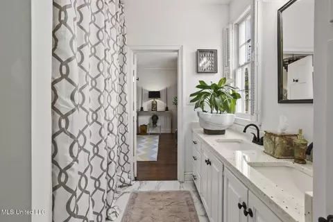 Bath - 803 Meadowbrook Rd, Jackson, MS 39206 photo 7 of 12