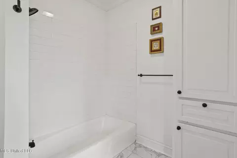 Bath - 803 Meadowbrook Rd, Jackson, MS 39206 photo 4 of 12