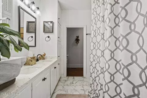 Bath - 803 Meadowbrook Rd, Jackson, MS 39206 photo 6 of 12