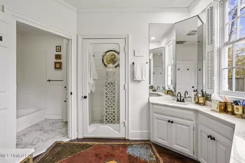 Bath - 803 Meadowbrook Rd, Jackson, MS 39206 photo 2 of 12