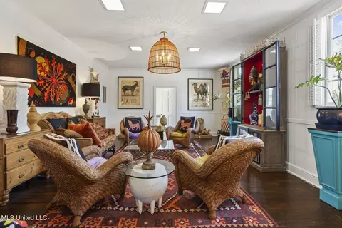 Living - 803 Meadowbrook Rd, Jackson, MS 39206 photo 6 of 8