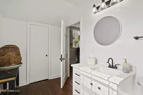 Bath - 803 Meadowbrook Rd, Jackson, MS 39206 photo 9 of 12