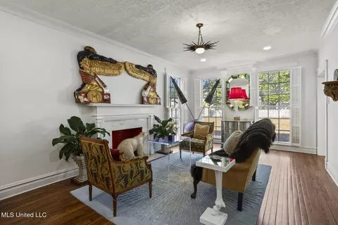 Living - 803 Meadowbrook Rd, Jackson, MS 39206 photo 2 of 8