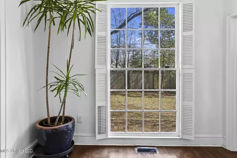 Entry Way - 803 Meadowbrook Rd, Jackson, MS 39206 photo 8 of 13
