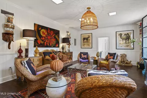 Living - 803 Meadowbrook Rd, Jackson, MS 39206 photo 7 of 8
