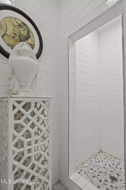 Bath - 803 Meadowbrook Rd, Jackson, MS 39206 photo 5 of 12