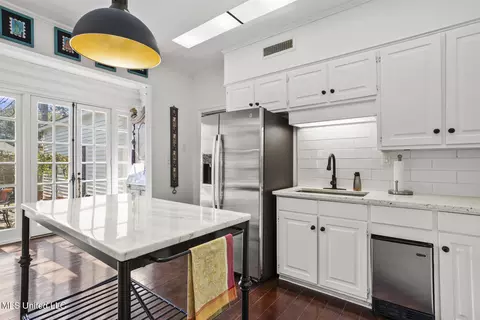 Kitchen - 803 Meadowbrook Rd, Jackson, MS 39206 photo 4 of 5