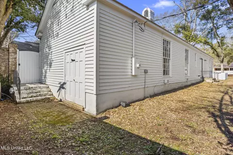 Exterior - 803 Meadowbrook Rd, Jackson, MS 39206 photo 15 of 17