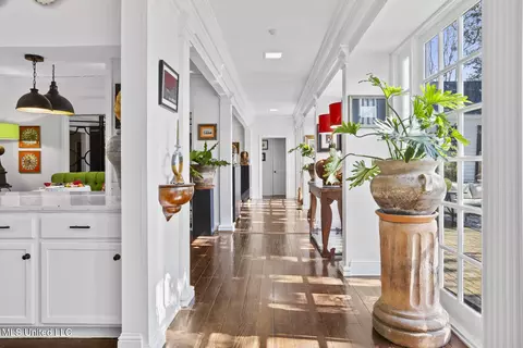 Entry Way - 803 Meadowbrook Rd, Jackson, MS 39206 photo 6 of 13