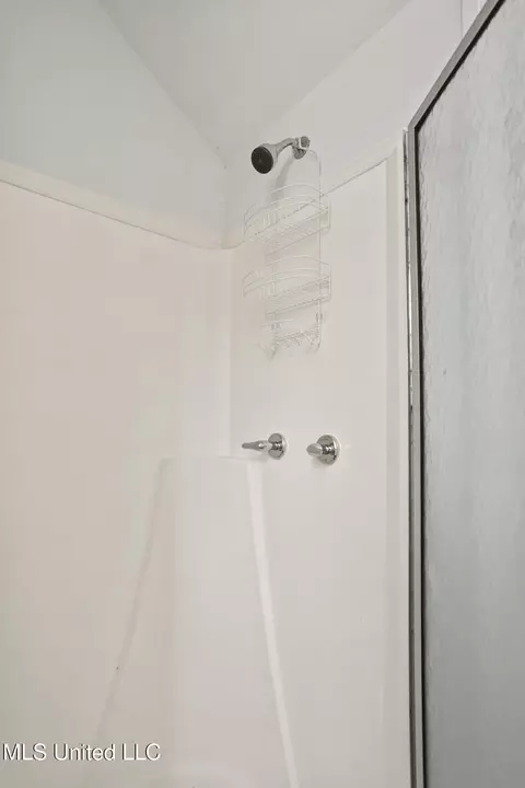 Bath - 803 Meadowbrook Rd, Jackson, MS 39206 photo 10 of 12