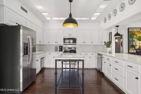 Kitchen - 803 Meadowbrook Rd, Jackson, MS 39206 photo 2 of 5
