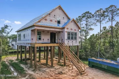 410 Orange St, Pass Christian, MS 39571