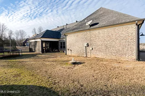 Exterior - 7899 Remington Cv, Hernando, MS 38632 photo 7 of 10