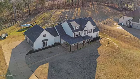 Exterior - 7899 Remington Cv, Hernando, MS 38632 photo 9 of 10