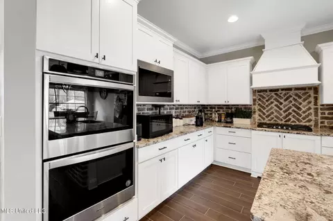 Kitchen - 7899 Remington Cv, Hernando, MS 38632 photo 2 of 2