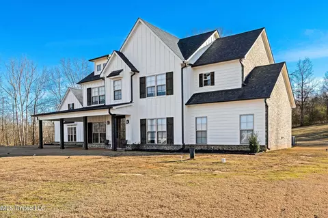 Exterior - 7899 Remington Cv, Hernando, MS 38632 photo 5 of 10