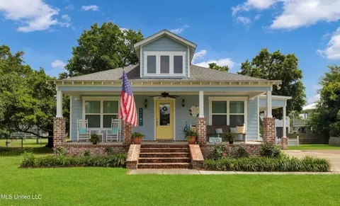 605 Magnolia St, Long Beach, MS 39560