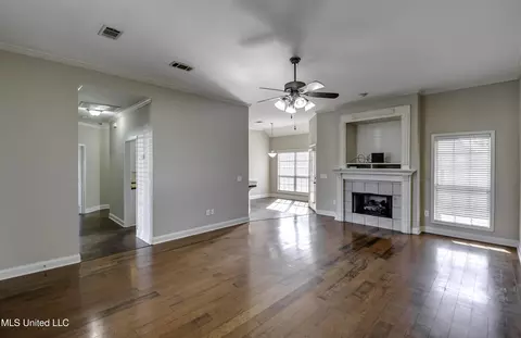 Living - 314 Turtle Holw, Brandon, MS 39047 photo 2 of 5