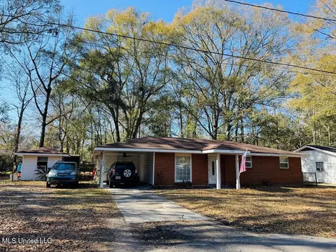 216 S Green Ave, Picayune, MS 39466