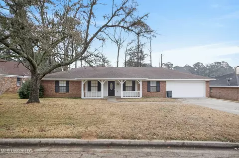 22 Pebble Hill Dr, Brandon, MS 39042