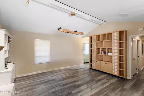 Living - 215 Traceland Dr, Madison, MS 39110 photo 2 of 2
