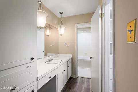 Bath - 215 Traceland Dr, Madison, MS 39110 photo 1 of 2