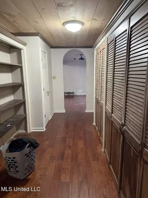 Entry Way - 1907 Oak Ln, Corinth, MS 38834 photo 2 of 2