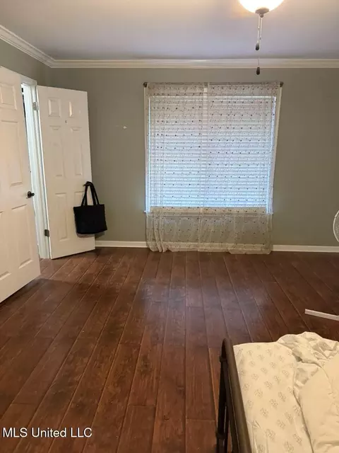 Bedroom - 1907 Oak Ln, Corinth, MS 38834 photo 2 of 2