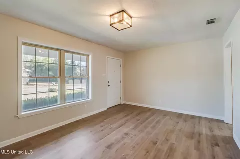 Living - 504 Clara St, Wiggins, MS 39577 photo 2 of 4