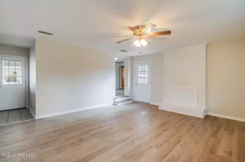 Living - 504 Clara St, Wiggins, MS 39577 photo 3 of 4