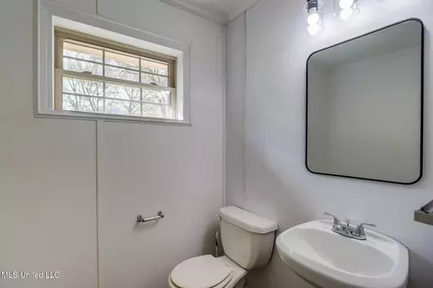 Bath - 504 Clara St, Wiggins, MS 39577 photo 2 of 3