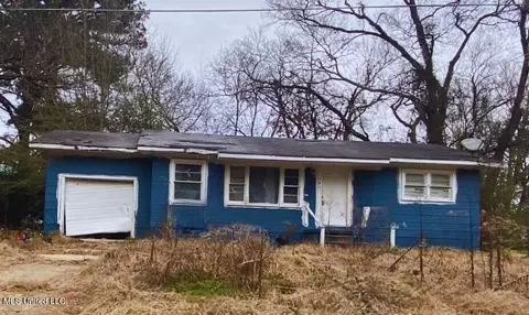 324 Windsor Dr, Jackson, MS 39209