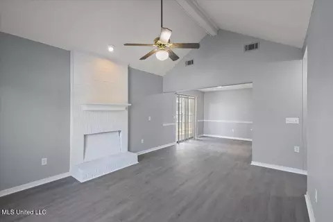 Living - 2455 River Oaks Blvd #A & B, Jackson, MS 39211 photo 2 of 5