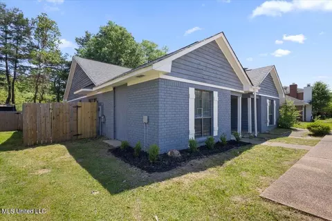 Exterior - 2455 River Oaks Blvd #A & B, Jackson, MS 39211 photo 2 of 7