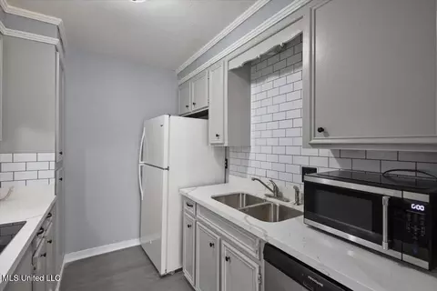 Kitchen - 2455 River Oaks Blvd #A & B, Jackson, MS 39211 photo 2 of 4