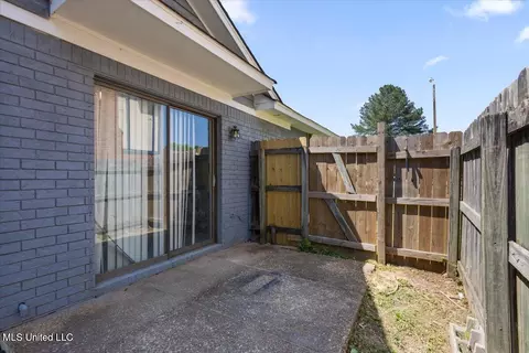 Exterior - 2455 River Oaks Blvd #A & B, Jackson, MS 39211 photo 4 of 7