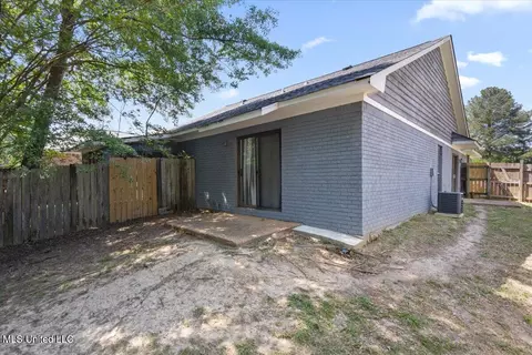 Exterior - 2455 River Oaks Blvd #A & B, Jackson, MS 39211 photo 6 of 7