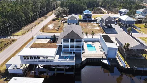 4010 Teal St, Bay Saint Louis, MS 39520