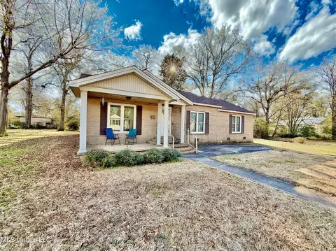 108 Lamar St, Crystal Springs, MS 39059