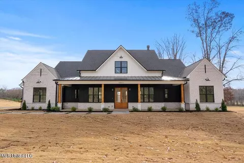 14871 Fairview Rd, Byhalia, MS 38611