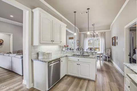 Kitchen - 229 Turtle Ln, Brandon, MS 39047 photo 2 of 3