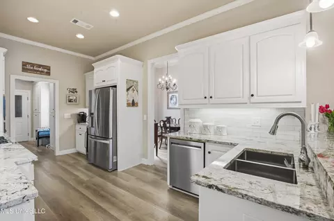 Kitchen - 229 Turtle Ln, Brandon, MS 39047 photo 1 of 3