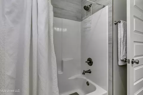 Bath - 118 Hampstead Dr, Madison, MS 39110 photo 2 of 8