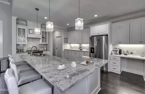 Kitchen - 118 Hampstead Dr, Madison, MS 39110 photo 2 of 9